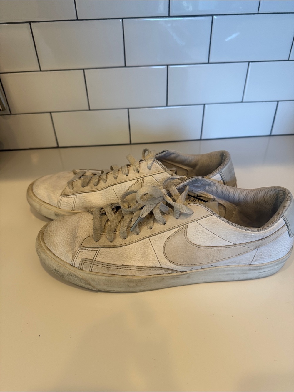 Nike Men’s white Low-Top Sneakers